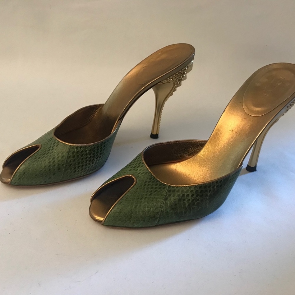 Gucci green snake embossed leather peep toe mule